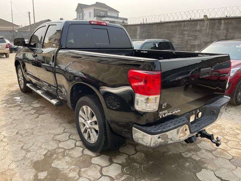 Toyota Tundra • 2012 • 32 km 3
