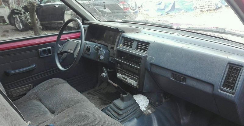 Nissan Pickup • 1990 • 230,000 km 2