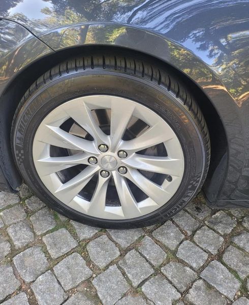 Tesla Model S • 2016 • 149,000 km 10