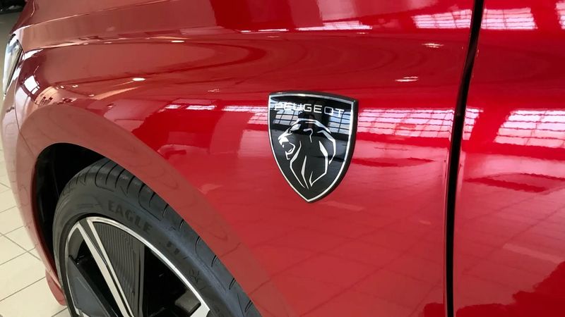 Peugeot 308 • 2021 • 56,925 km 4