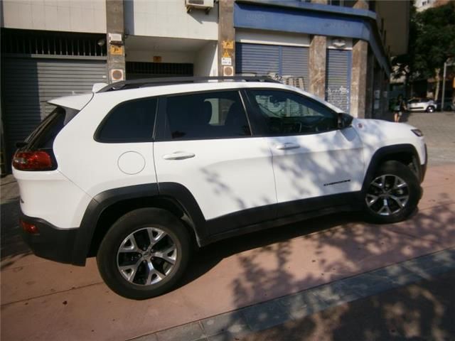 Jeep Cherokee • 2016 • 75,000 km 4