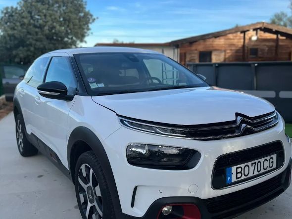 Citroën C4 • 2018 • 19,000 km 1