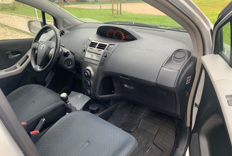 Toyota Yaris • 2010 • 196,000 km 7