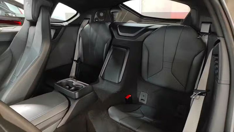 BMW i8 • 2016 • 69,497 km 21