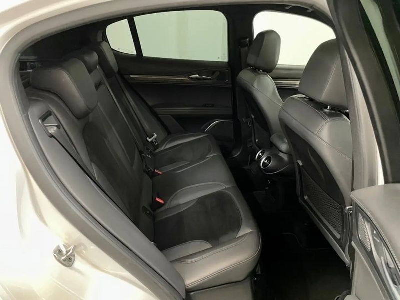 Alfa Romeo Stelvio • 2018 • 120,000 km 8