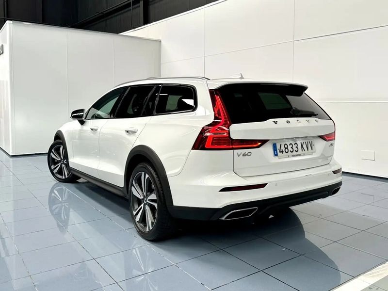 Volvo V60 • 2019 • 125,000 km 3