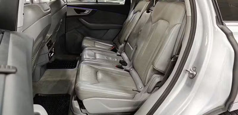 Audi Q7 • 2017 • 153,690 km 4