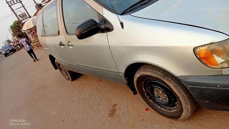 Toyota Sienna • 1999 • 1,111,111 km 3