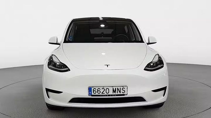 Tesla Model Y • 2024 • 7,925 km 17