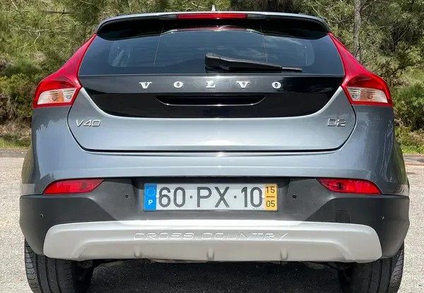 Volvo V40 • 2015 • 155,000 km 3