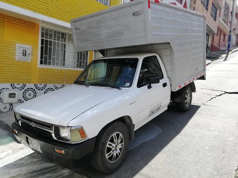 Toyota Hilux • 1995 • 57 km 2