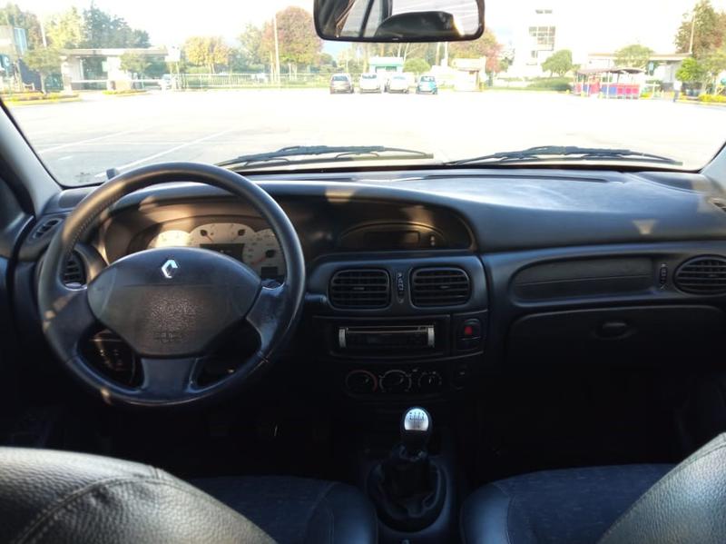 Renault Mégane • 2008 • 186,000 km 9