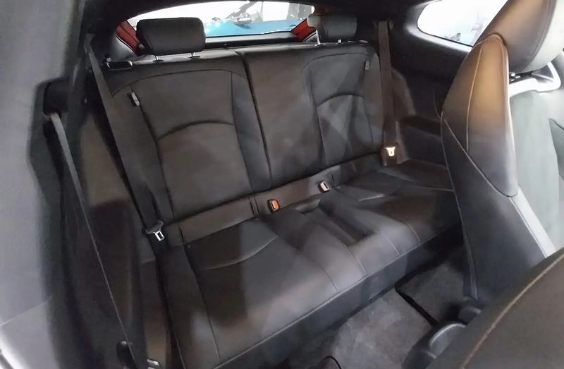 Toyota Yaris • 2023 • 9,927 km 14