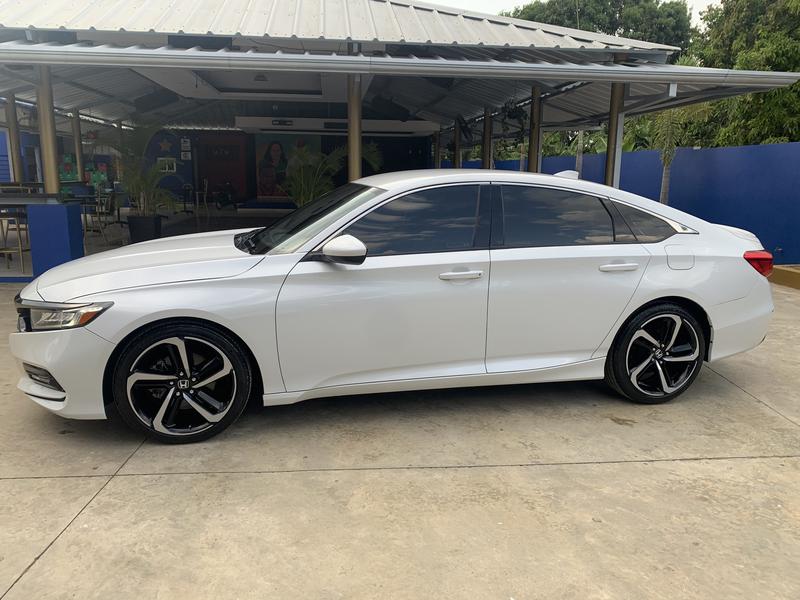 Honda Accord • 2018 • 30 km 11