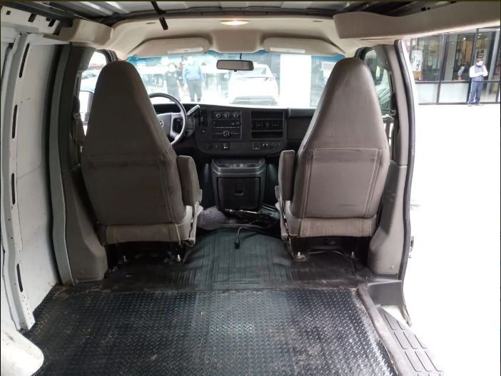 Chevrolet Express • 2019 • 80,000 km 2