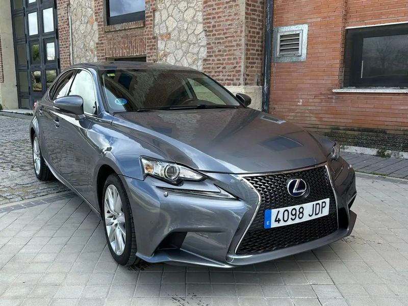 Lexus IS • 2015 • 139,000 km 1