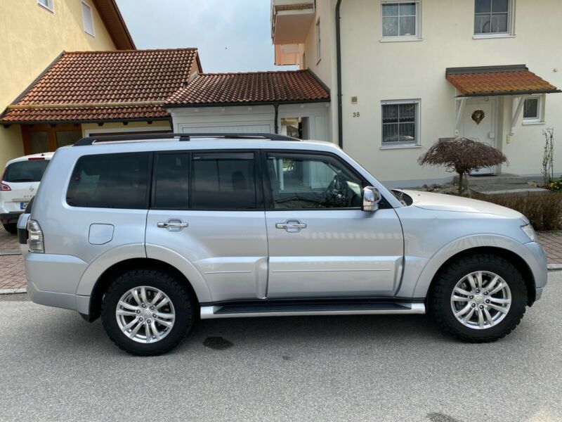 Mitsubishi Pajero • 2016 • 112,556 km 2