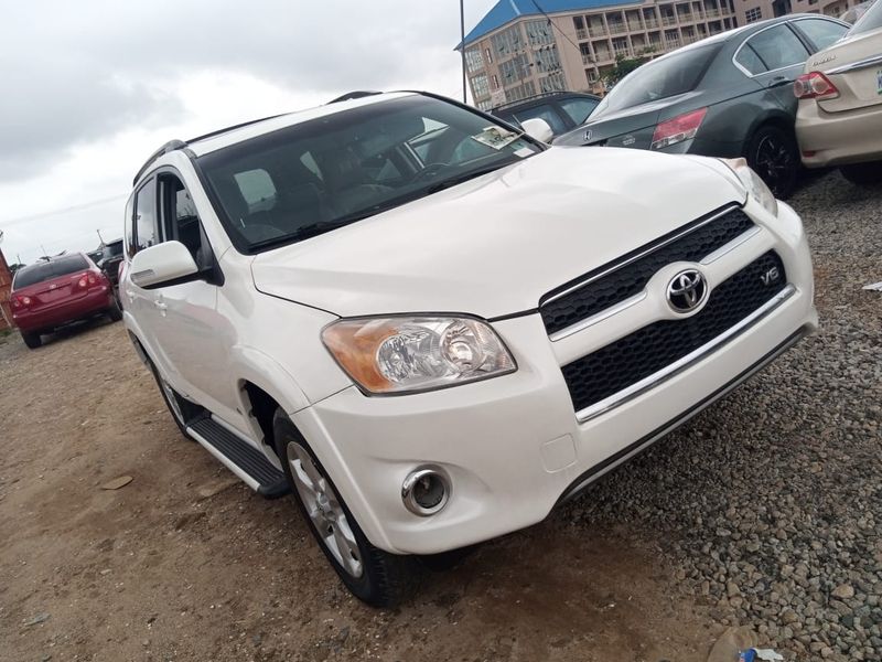 Toyota RAV4 • 2013 • 9 km 1