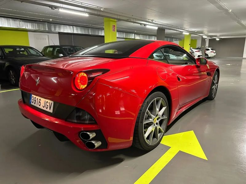 Ferrari California • 2009 • 34,000 km 3