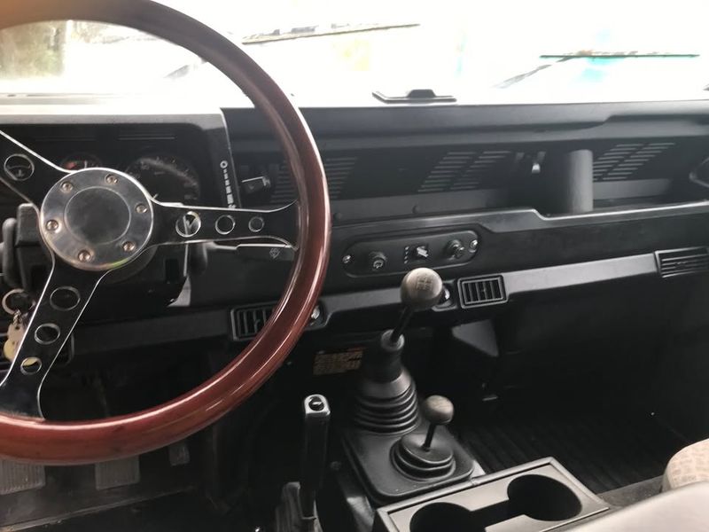 Land Rover Defender • 2001 • 124,000 km 17