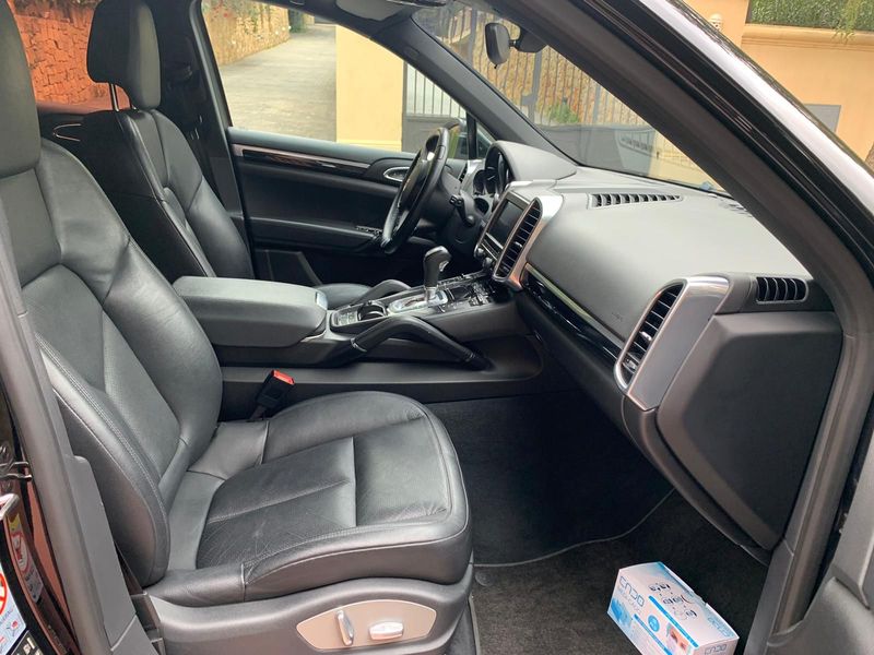 Porsche Cayenne • 2013 • 151,000 km 2