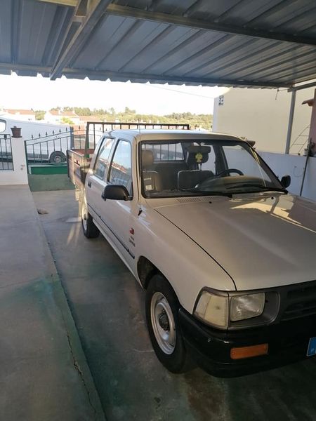 Toyota Hilux • 1993 • 160,000 km 2