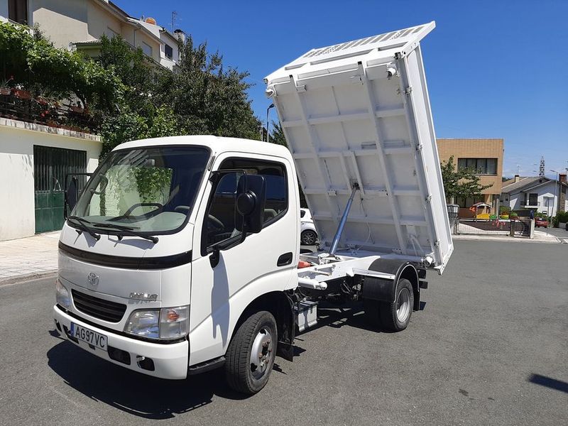 Toyota Dyna • 2007 • 221,374 km 1