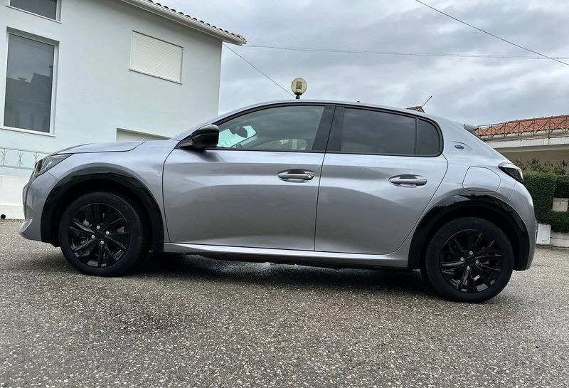 Peugeot 2008 • 2022 • 20,656 km 5