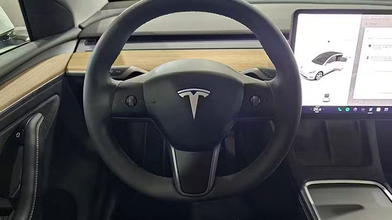 Tesla Model Y • 2024 • 16,942 km 24