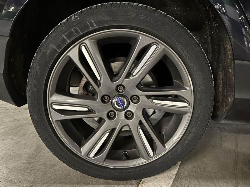 Volvo V40 • 2015 • 151,000 km 7