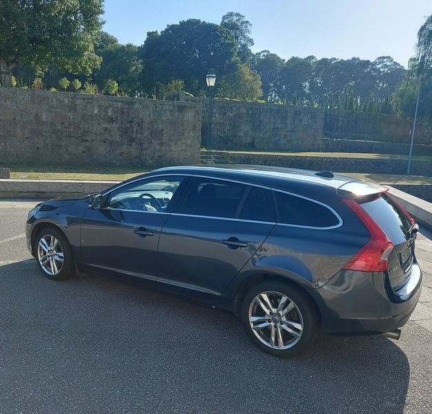 Volvo V60 • 2011 • 350,000 km 2