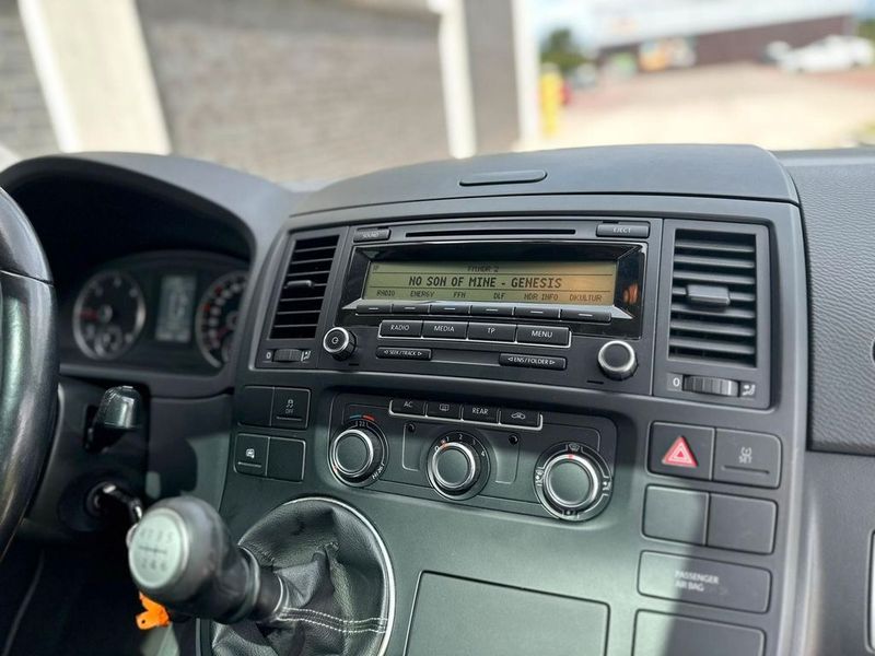 Volkswagen T5 • 2010 • 235,000 km 15