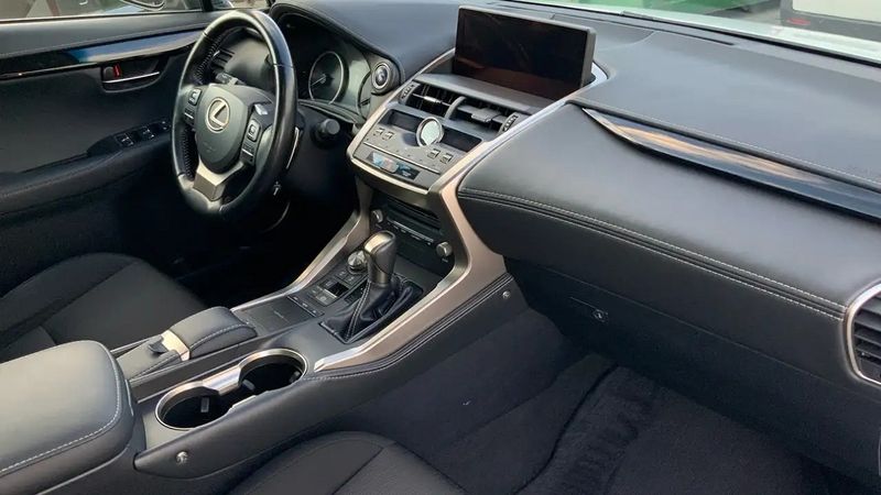 Lexus NX • 2018 • 82,052 km 11