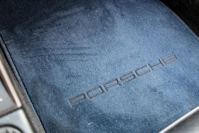 Porsche 911 • 1991 • 139,000 km 9