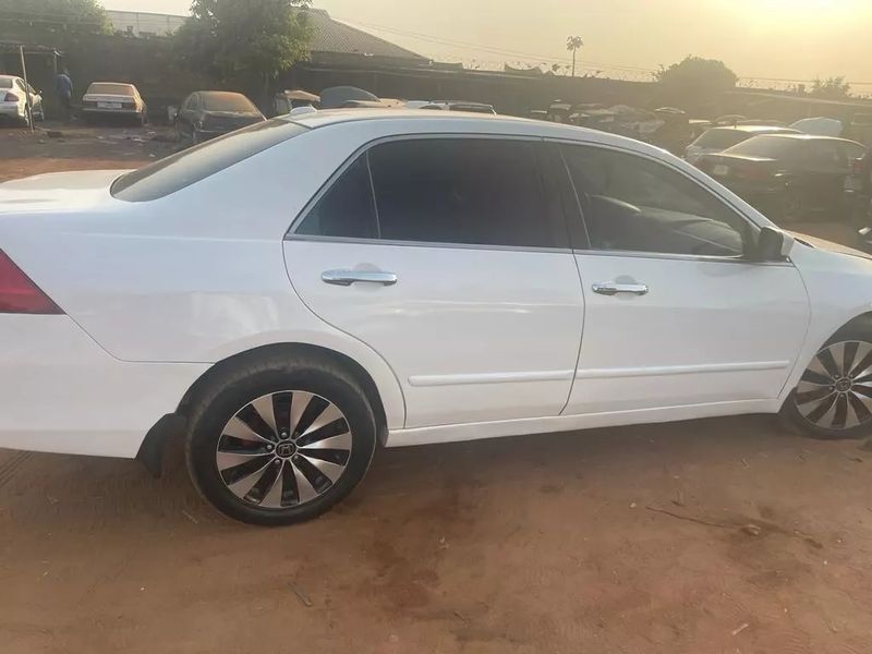 Honda Accord • 2007 • 144,132 km 2