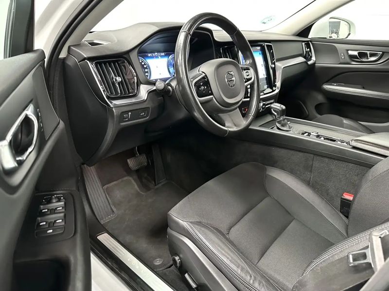 Volvo V60 • 2019 • 125,000 km 4