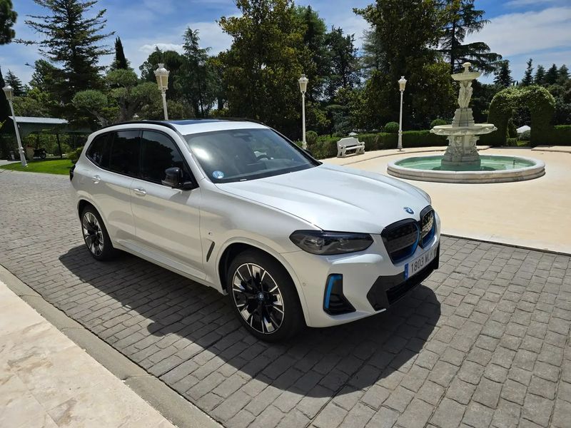 BMW X3 • 2023 • 2,433 km 1