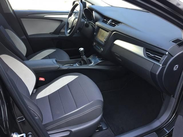 Toyota Avensis • 2017 • 88,000 km 3