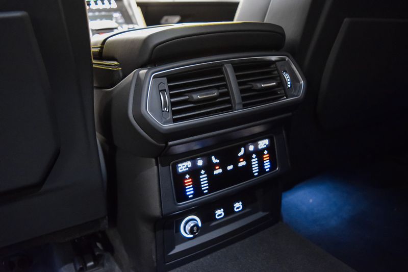 Lamborghini Urus • 2022 • 25,000 km 15