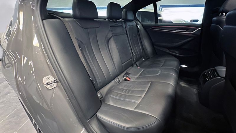 BMW 5 Series • 2021 • 71,733 km 7