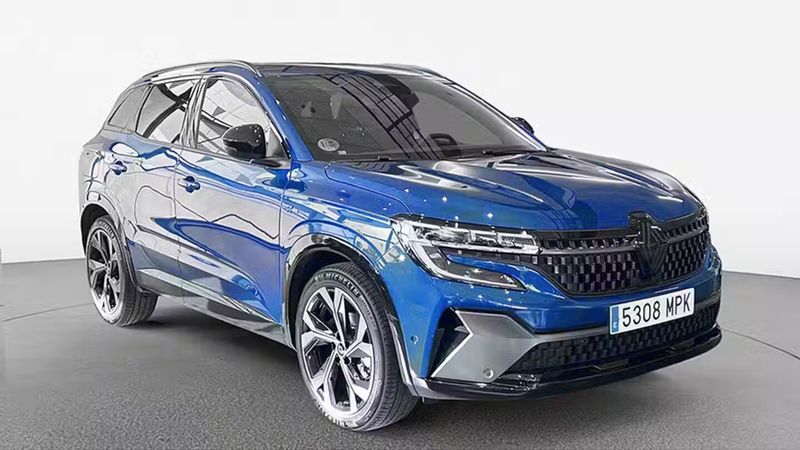 Renault Captur • 2024 • 6,036 km 3