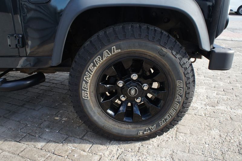 Land Rover Defender • 2012 • 80,000 km 20