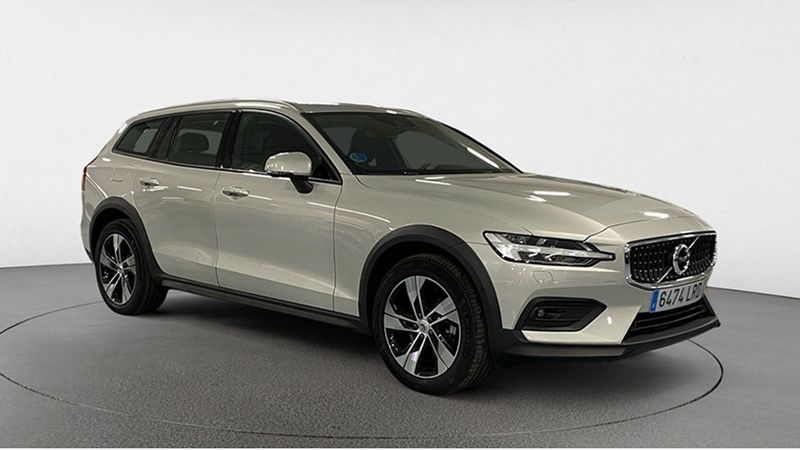 Volvo V60 • 2021 • 40,725 km 3