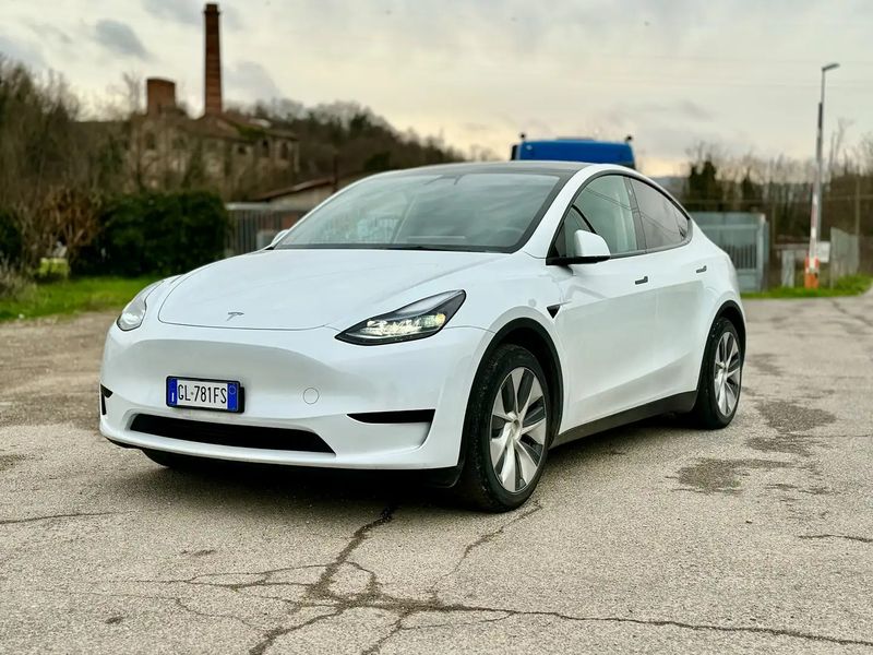 Tesla Model Y • 2022 • 45,000 km 15