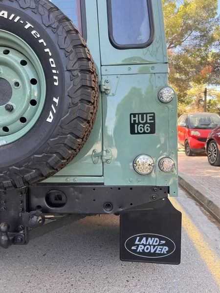 Land Rover Defender • 2009 • 130,000 km 3