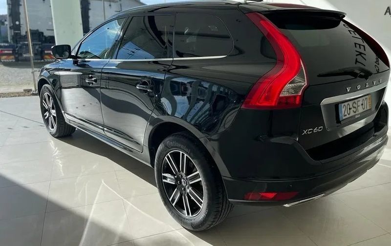 Volvo XC60 • 2016 • 25,000 km 2