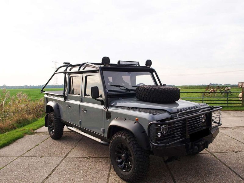 Land Rover Defender • 1999 • 250,700 km 1