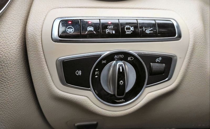 Mercedes-Benz C-Class • 2016 • 94,000 km 4