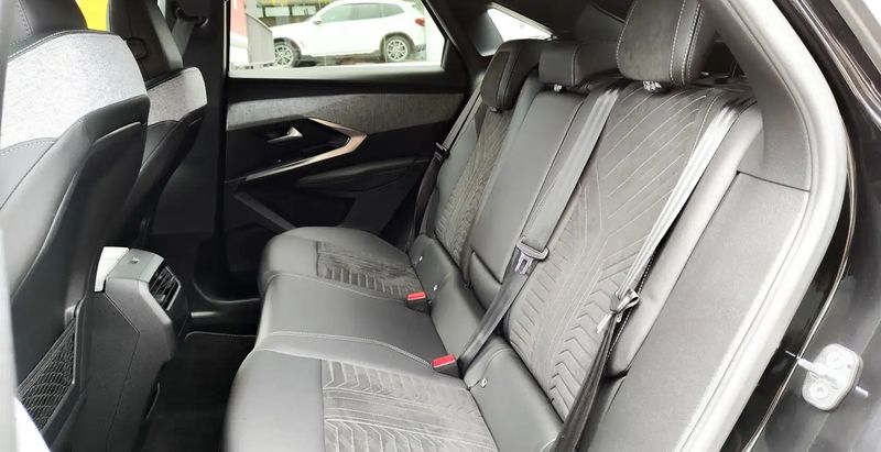 Peugeot 3008 • 2024 • 10,990 km 7