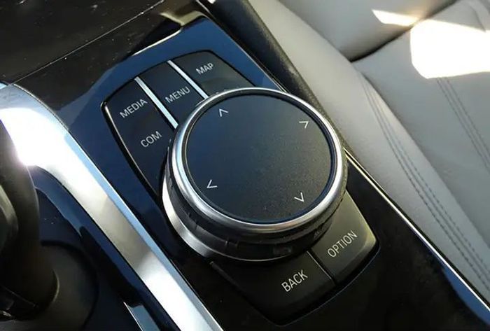 BMW 5 Series • 2020 • 51,000 km 6